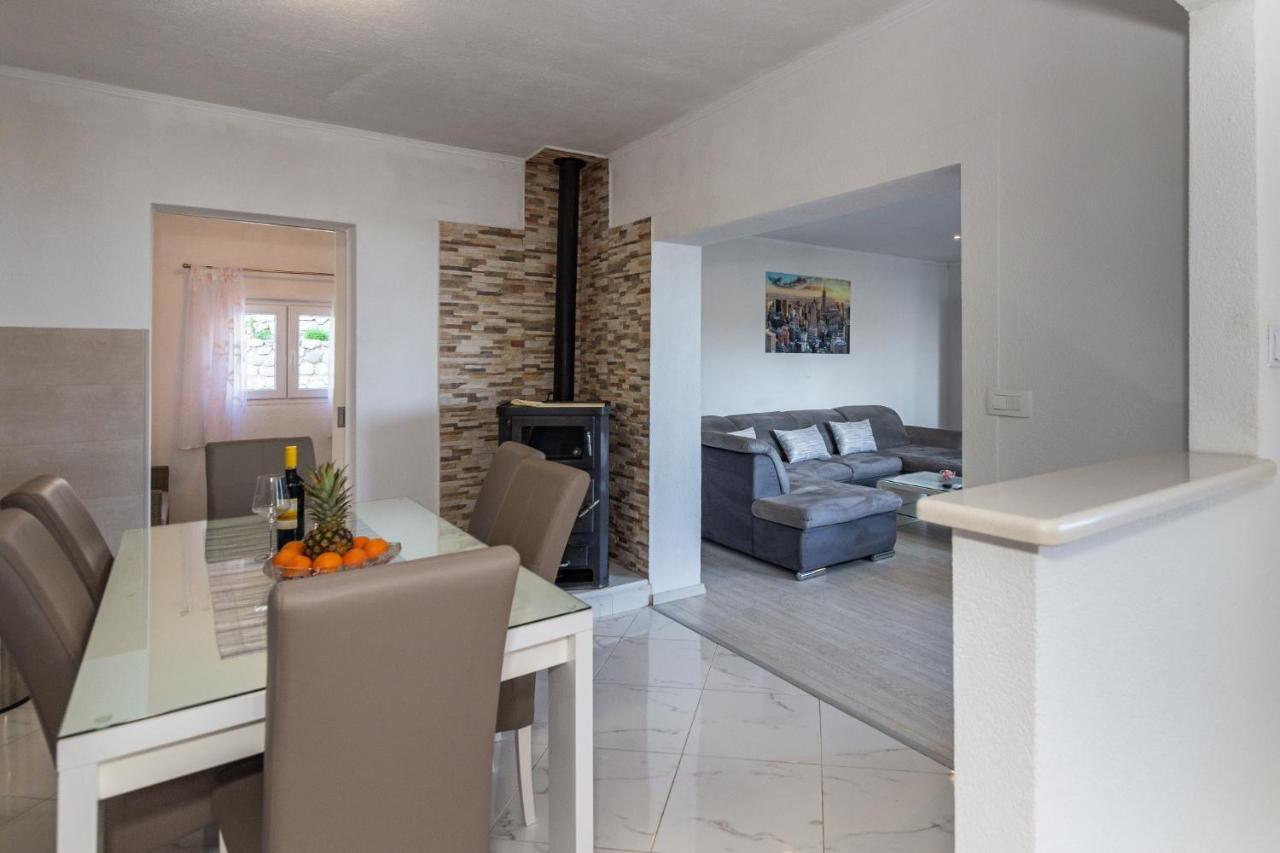 Navis Sea View Apartment With Pool Makarska Exteriör bild