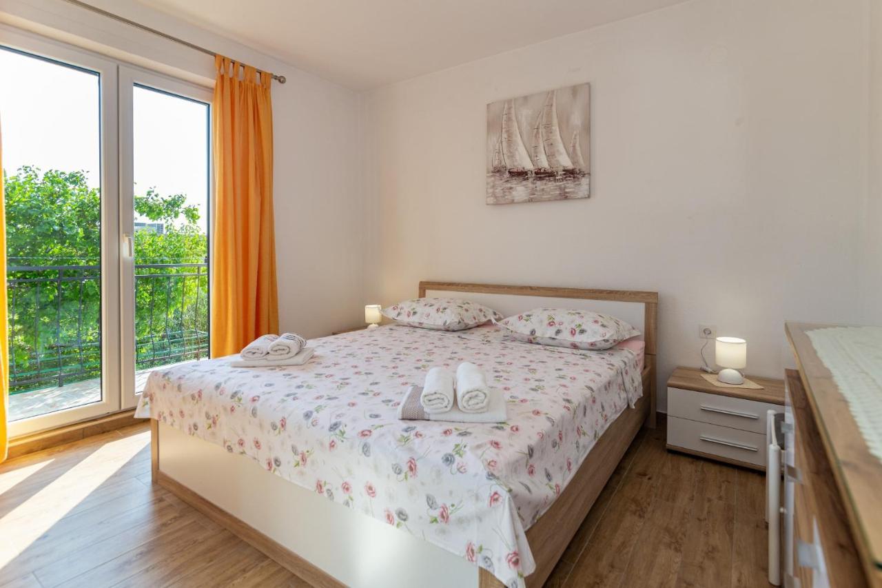 Navis Sea View Apartment With Pool Makarska Exteriör bild