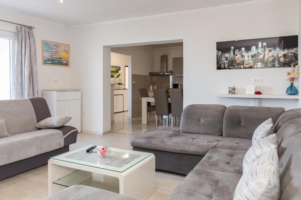 Navis Sea View Apartment With Pool Makarska Exteriör bild