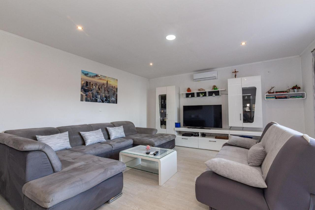 Navis Sea View Apartment With Pool Makarska Exteriör bild