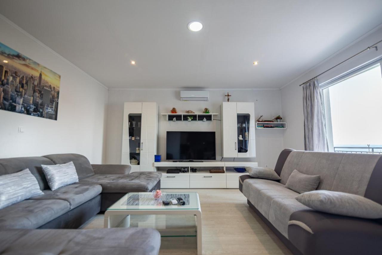 Navis Sea View Apartment With Pool Makarska Exteriör bild