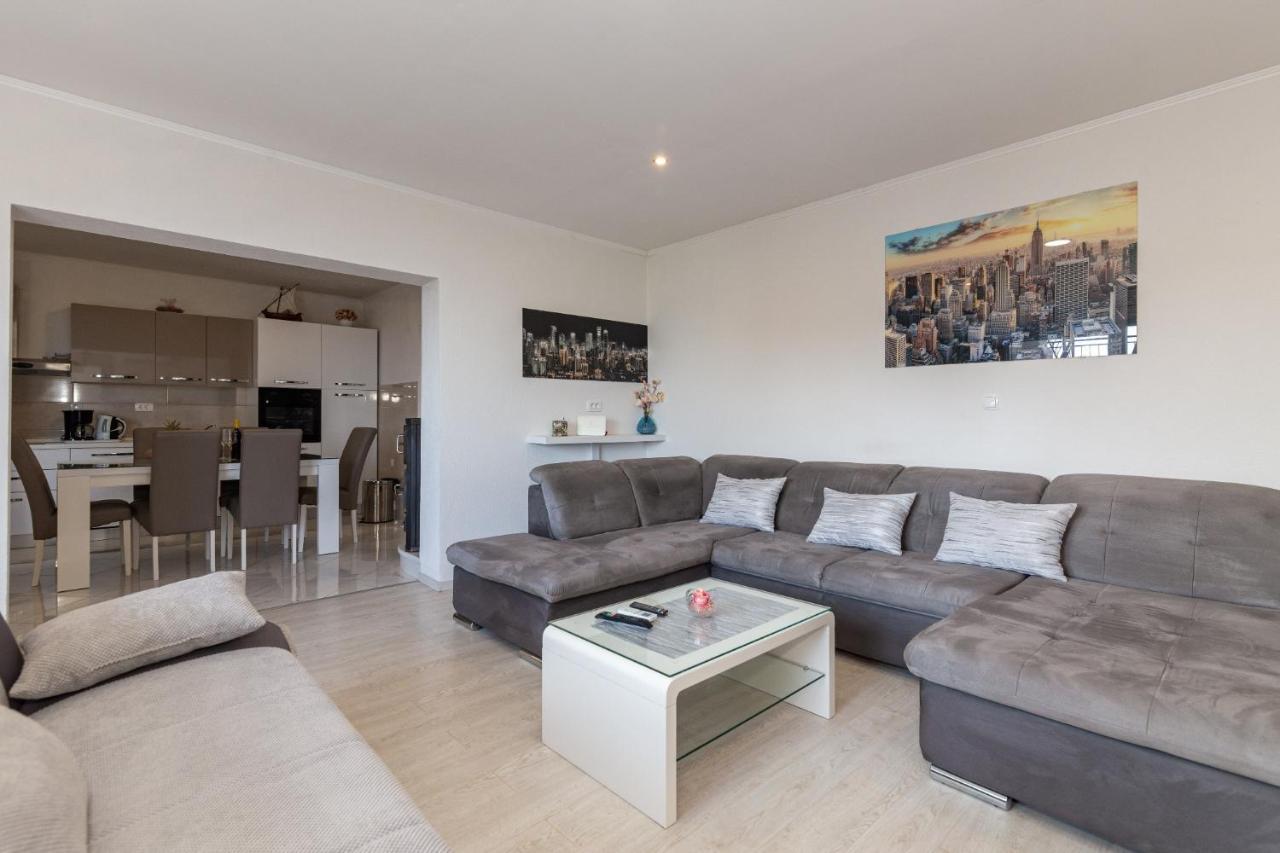 Navis Sea View Apartment With Pool Makarska Exteriör bild