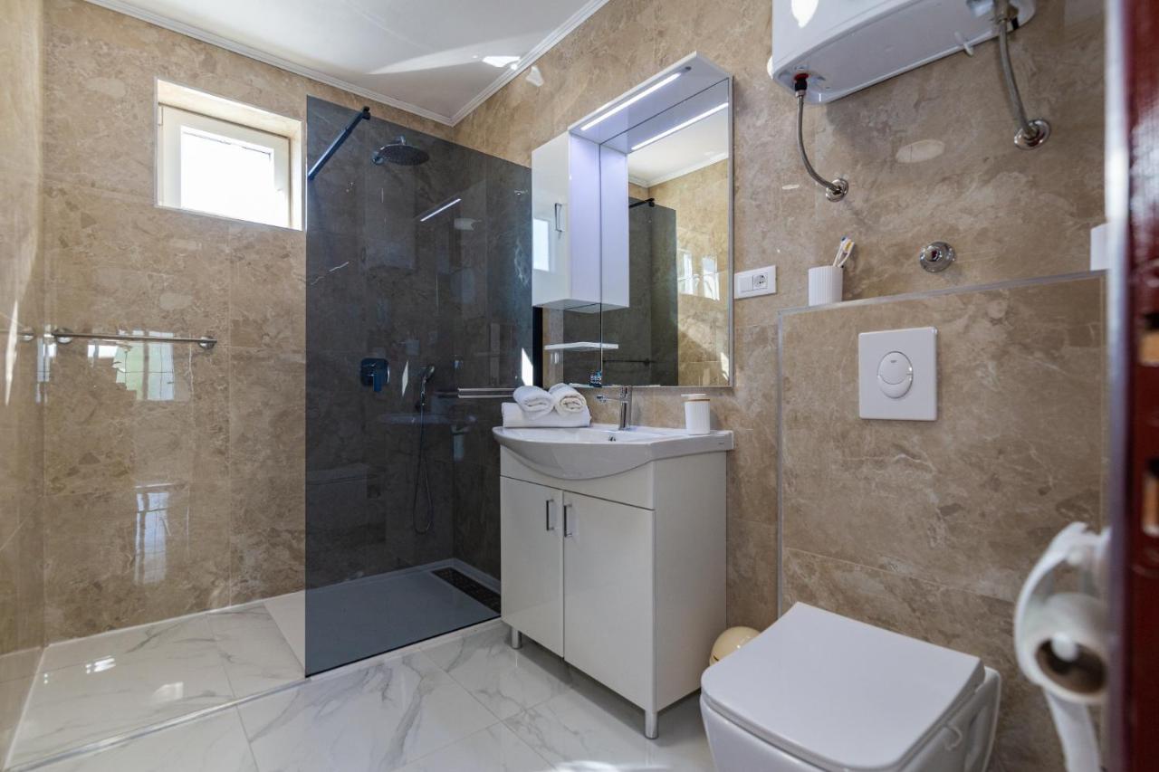 Navis Sea View Apartment With Pool Makarska Exteriör bild