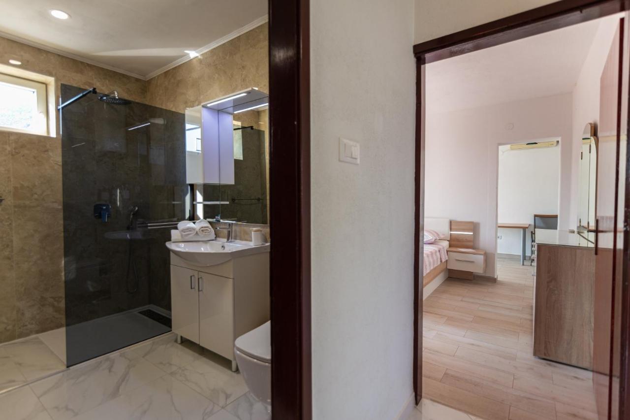 Navis Sea View Apartment With Pool Makarska Exteriör bild